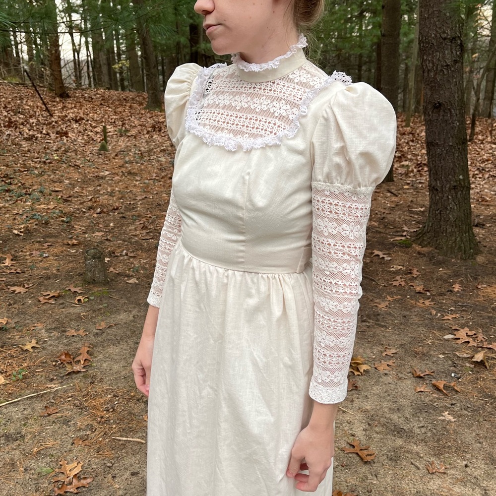 70s Lanz Victorian Style Ivory Dress - Picture 9 of 16